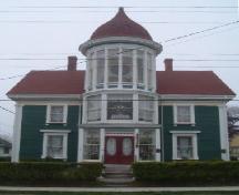 Front elevation of the Lovitt House, Yarmouth, 2004.; Heritage Division, NS Dept. of Tourism, Culture and Heritage, 2004.