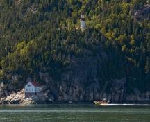 General view of Cap de la Tête au Chien light station showing the lighthouse and the boathouse; Agence Parcs Canada | Parks Canada Agency, Marc Loiselle