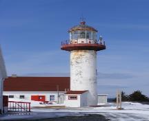 Vue générale du phare de Cap-de-la-Madeleine en hiver; Arlette Fortin