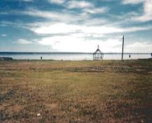 View of the gazebo at Lac Ste. Anne Pilgrimage, showing the unimpeded viewscapes of the lake and the surrounding area, 1994.; Parks Canada | Parcs Canada
