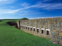 Vue générale du fort Beauséjour — fort Cumberland, qui montre le tracé et les ruines conservées du fort.; Parks Canada Agency / Agence Parcs Canada.