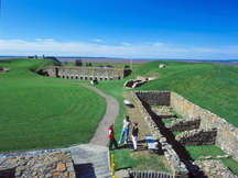 Vue générale du fort Beauséjour — fort Cumberland, qui montre l’emplacement historique, l’agencement, la forme, la masse et les matériaux des vestiges.; Parks Canada Agency / Agence Parcs Canada.