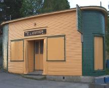 Exterior photo showing two rounded corners on main facade of R.J. O'Brien's General Store.  The store fronts Harbour Road to the south and is orientated towards Cape Broyle harbour.  Picture taken September 2005.; HNFL 2005
