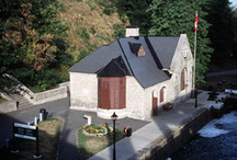 General view of the Lock Office, showing its prominent location at the west side of the northern entry to the Rideau Canal, 2002.; Parks Canada Agency / Agence Parcs Canada, A. Guindon, 2002.