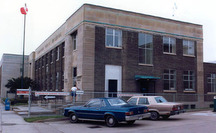 Vue générale montrant le coin nord-ouest de la succursale postale D, 1987.; Department of Public Works | Ministère des Travaux publics, 1987.