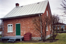 View of the exterior of Wilfrid Laurier House, showing the partially windowless back façade, which evoked the old farm buildings that were demolished when the house was moved, 1992.; Parks Canada Agency / Agence Parcs Canada, 1992.