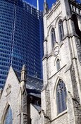 Vue générale de l'église anglicane St. George  montrant le plan et les matériaux d’origine des portes et des fenêtres, 1995.; Parks Canada | Parcs Canada, P. St. Jacques, 1995.