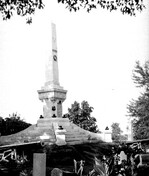 General view of the Battle of Lundy's Lane monument within Drummond Hill Cemetery, 1925.; Archives of Ontario / Archives publiques de l'Ontario, F 1075-13, H 1065, 1925.