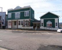 207/209 St. George Street (King's Theatre), Annapolis Royal, N.S., north east elevation, 2005.; Heritage Division, NS Dept. of Tourism, Culture and Heritage, 2005