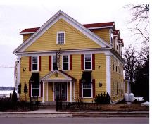 Auberge Gabrièle, vue de face; Town of Shediac