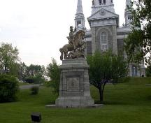 Socle de la Statue-Équestre-de-Saint-Georges; Ministère de la Culture et des Communications, Jean-François Rodrigue, 2004