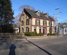 378/380 St. George Street, Annapolis Royal, N.S., South East Elevation, 2005.; Heritage Division, NS Dept. of Tourism, Culture and Heritage, 2005								
