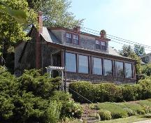 John Salisbury House, side entrance to porch, Dartmouth, Nova Scotia, 2005.; HRM Planning and Development Services, Heritage Property Program, 2005.
