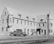 Photo prise de l'extérieur; Photographie Jacqueline Hallé, 1991.