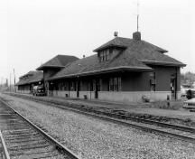 Photo prise de l'extérieur; (S.D. Bronson, 1992.)