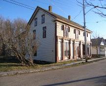 136/138 St. George Street, Annapolis Royal, N.S., north west elevation, 2005.; Heritage Division, NS Dept. of Tourism, Culture and Heritage, 2005