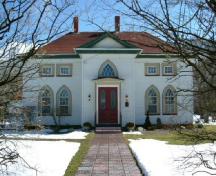 The facade of Murray Manor, Yarmouth, NS, 2006.; Heritage Division, NS Dept of Tourism, Culture & Heritage, 2006