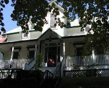 Thurso House, wood glazed door, Dartmouth, Nova Scotia, 2005.; Heritage Division, NS Dept. of Tourism, Culture and Heritage, 2005.