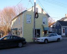 8 Victoria Street, Annapolis Royal, N.S., south elevation, 2005.; Heritage Division, NS Dept. of Tourism, Culture and Heritage, 2005
