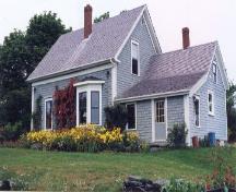 A southwest perspective view of the William Winter House in summer, Brenton, Yarmouth County, NS, 1999.; Heritage Dept, Joint Heritage Office, Yarmouth, NS, 1999