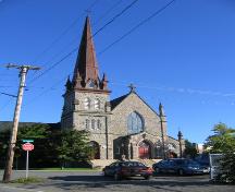 La Cathédrale du Sacré-Cœur est située au centre-ville de Bathurst. Elle est un symbole de la paroisse du Sacré-Cœur qui a été établie en 1881.; City of Bathurst