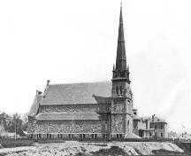 La paroisse du Sacré-Coeur a construit une église pour sa congrégation et ils l'ont appelé l'Église du Sacré-Coeur. Quand l'Évêque s'est installé à Bathurst, l'église est devenue une Cathédrale.; City of Bathurst