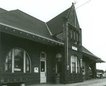 Exterior photo; (A. M. de Fort-Menares, 1992.)