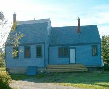 Rear elevation showing earlier and later section, Ryer-Davis House, Shelburne, NS, 2005.; Heritage Division, NS Dept. of Tourism, Culture and Heritage, 2005.