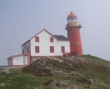 Exterior photo of the southwestern elevation of the Lighthouse Keeper's Dwelling, Ferryland, NL. Photo taken May 2006.; HFNL/Andrea O'Brien 2006