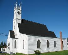 Side elevation, Saint Barnabas' Church, Blue Rocks, Lunenburg County, Nova Scotia, 2006.; Heritage Division, Nova Scotia Department of Tourism, Culture and Heritage, 2006.