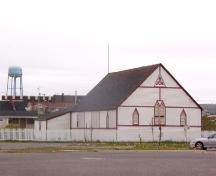 Front and side view of SUF Lodge #9 with water tower in the background, Bonavista, NL, 2006/06/14; L Maynard/HFNL 2006
