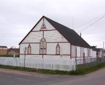 Front and side view of SUF Lodge #9, Canon Bayley Road, Bonavista, NL, 2006/06/14; L Maynard/HFNL 2006