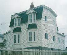 Exterior front and side view of Lockyer/Swyers House, Bonavista, NL, pre-2003; HFNL 2006