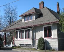 Exterior view of the Shaw Residence, 2004; City of Nanaimo, Christine Meutzner, 2004