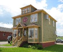 Front entrance and right side of the Boîte à Fleurs. The attic dormer is also apparent. ; Town of Tracadie-Sheila