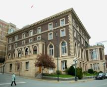 Exterior view of the Union Club, 2004.; City of Victoria, Steve Barber, 2004.