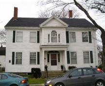 Front elevation of the Alexander Hood House, Yarmouth, NS; Heritage Division, NS Dept. of Tourism, Culture & Heritage, 2006