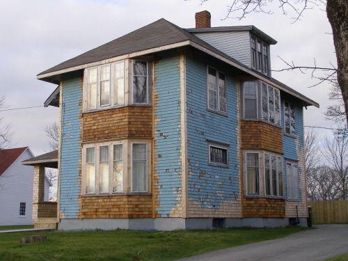 Southeast perspective of facade and east side
