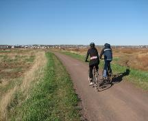 Pré des LeBlanc - Cyclistes sur la digue; City of Dieppe
