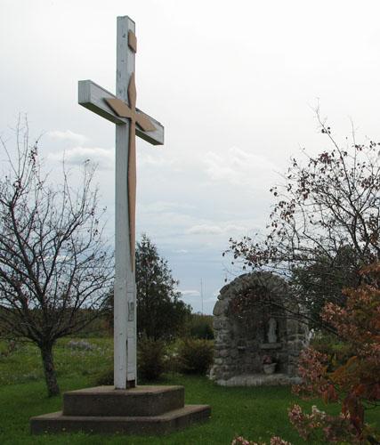 Croix et grotte du Bicentenaire 1755