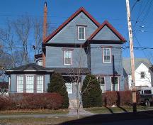 front elevation, Cochrane House, Wolfville, NS, 2006; Heritage Division, NS Dept. of Tourism, Culture and Heritage, 2006