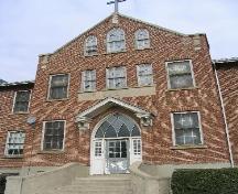 Close-up of front façade, highlighting gothic-arched windows and cross, 2004.; Government of Saskatchewan, Jennifer Bisson, 2004.