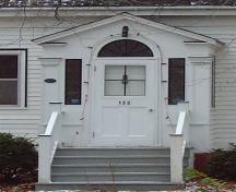 front door detail, DeWolf-Clarke House, Wolfville, NS, 2006; Heritage Division, NS Dept. of Tourism, Culture and Heritage, 2006