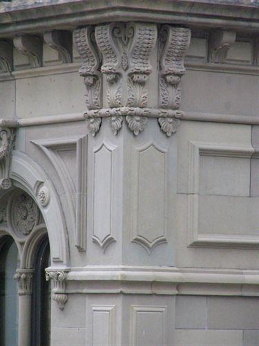 Corner detailing, Queen Building