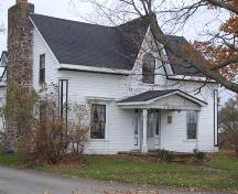 Front and west elevation, Ilsley Homestead, Somerset, NS, 1006.; Heritage Division, NS Dept. of Tourism, Culture and Heritage, 2006.