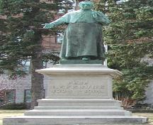 La statue Lefebvre sur son piédestal; The Memramcook Valley Historical Society