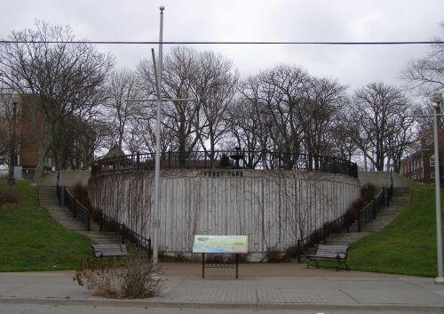 Western entrance to Frost Park