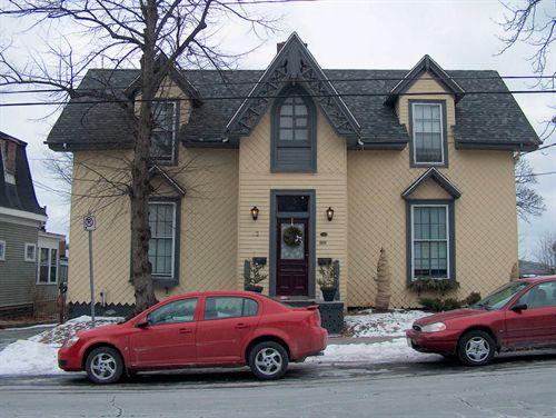 Front elevation, James-Robson House, Dartmouth, NS