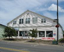 La façade avant de l'édifice; Town of Tracadie-Sheila