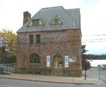 Gilbert H. Grosvenor Hall front elevation.; Heritage Division, NS Dept. of Tourism, Culture and Heritage, 2004.